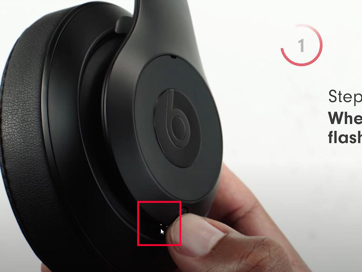 Release the buttons. (From: From: YouTube/Beats by Dre)