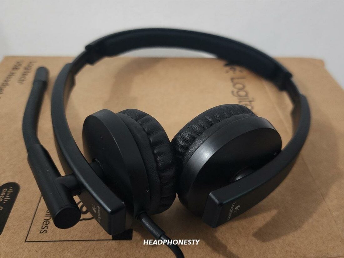 The headset includes an adjustable headband that allows the headphones to fit properly.