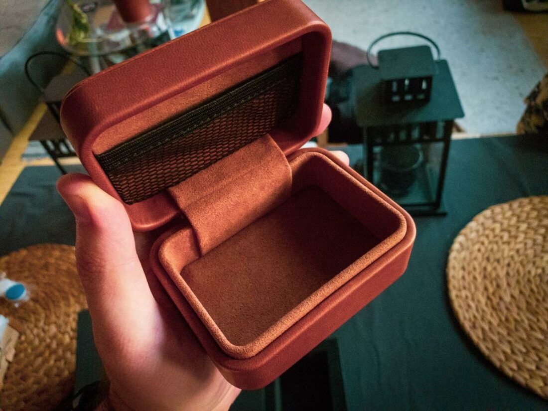 The carrying case feels and looks very luxurious.