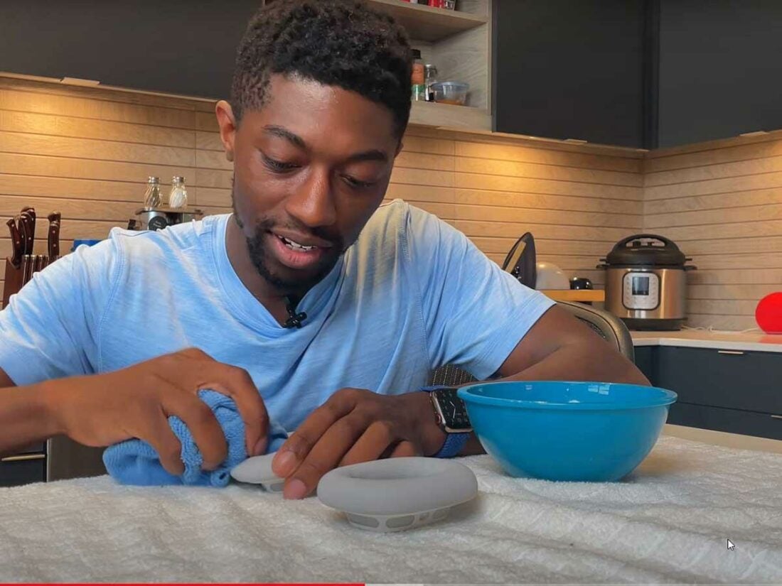Wiping the AirPods Max cushions to dry (From: Youtube/ Dayo Aworunse) https://www.youtube.com/watch?v=ppZMUkdpie8