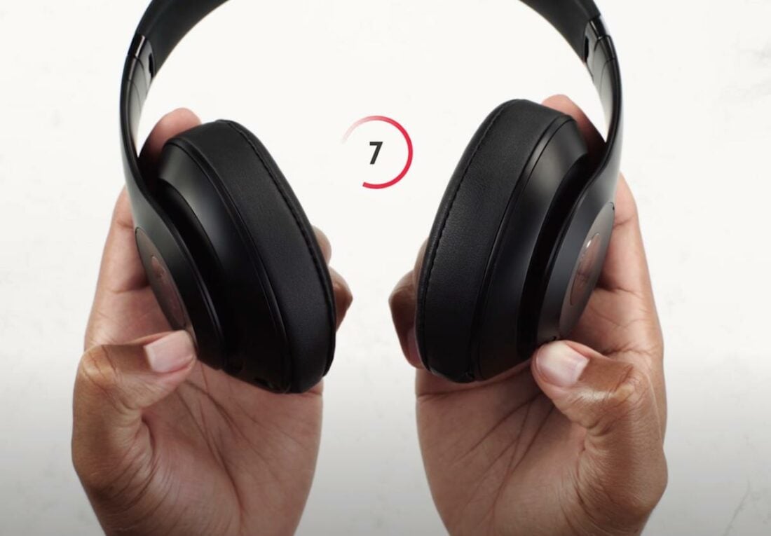 Press the power and volume-down buttons at the same time. (From: YouTube/Beats by Dre)