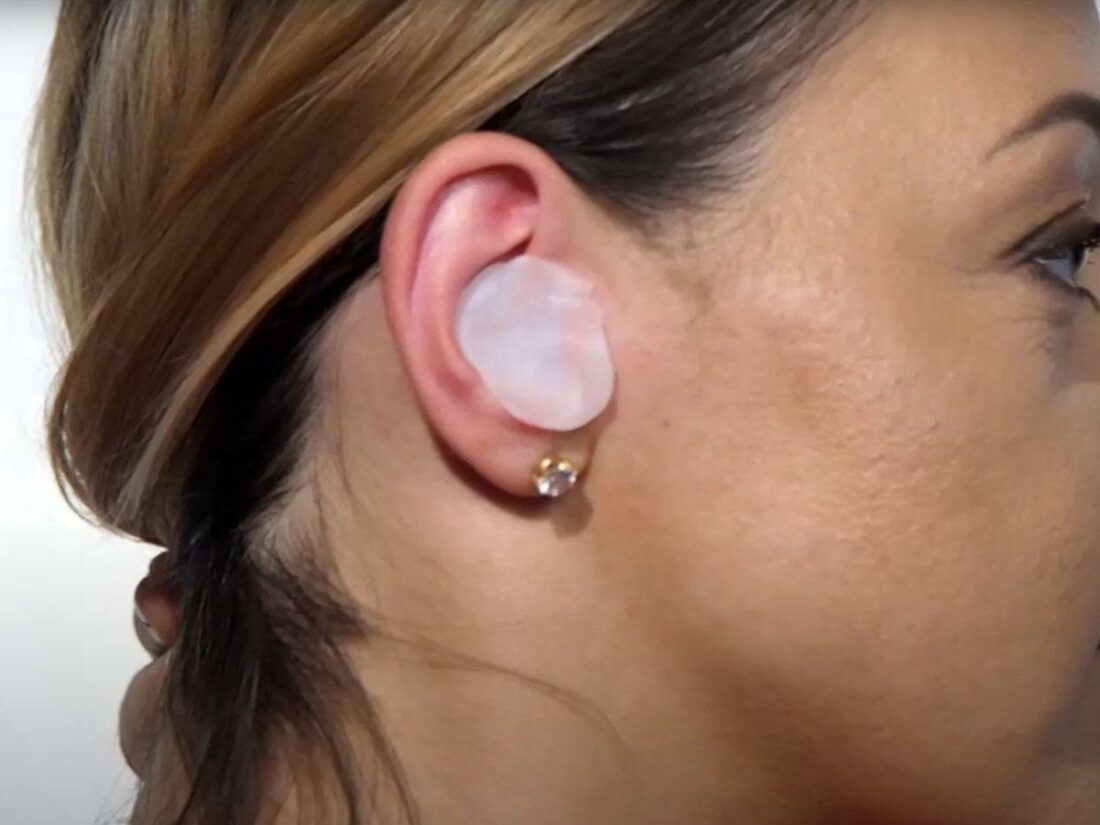How to properly wear wax earplugs (From: Youtube/Peace&Quiet)