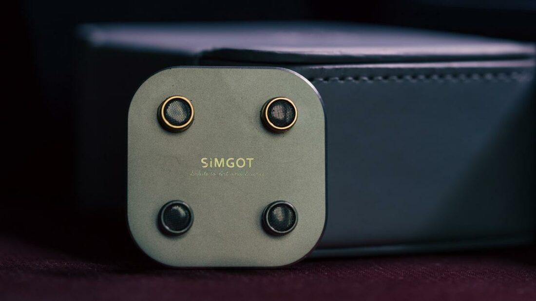 Simgot's signature nozzle filter tuning system makes a reappearance on the EA1000.