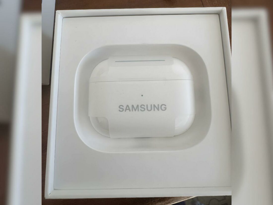 How the AirPods Pro with Samsung engraving looked like when it arrived (From: Reddit)