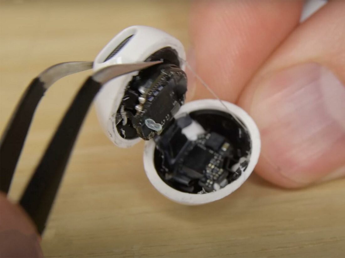 Because of their design, the AirPods' internals instantly get damaged the moment the housing is opened. (From: YouTube/iFixIt)
