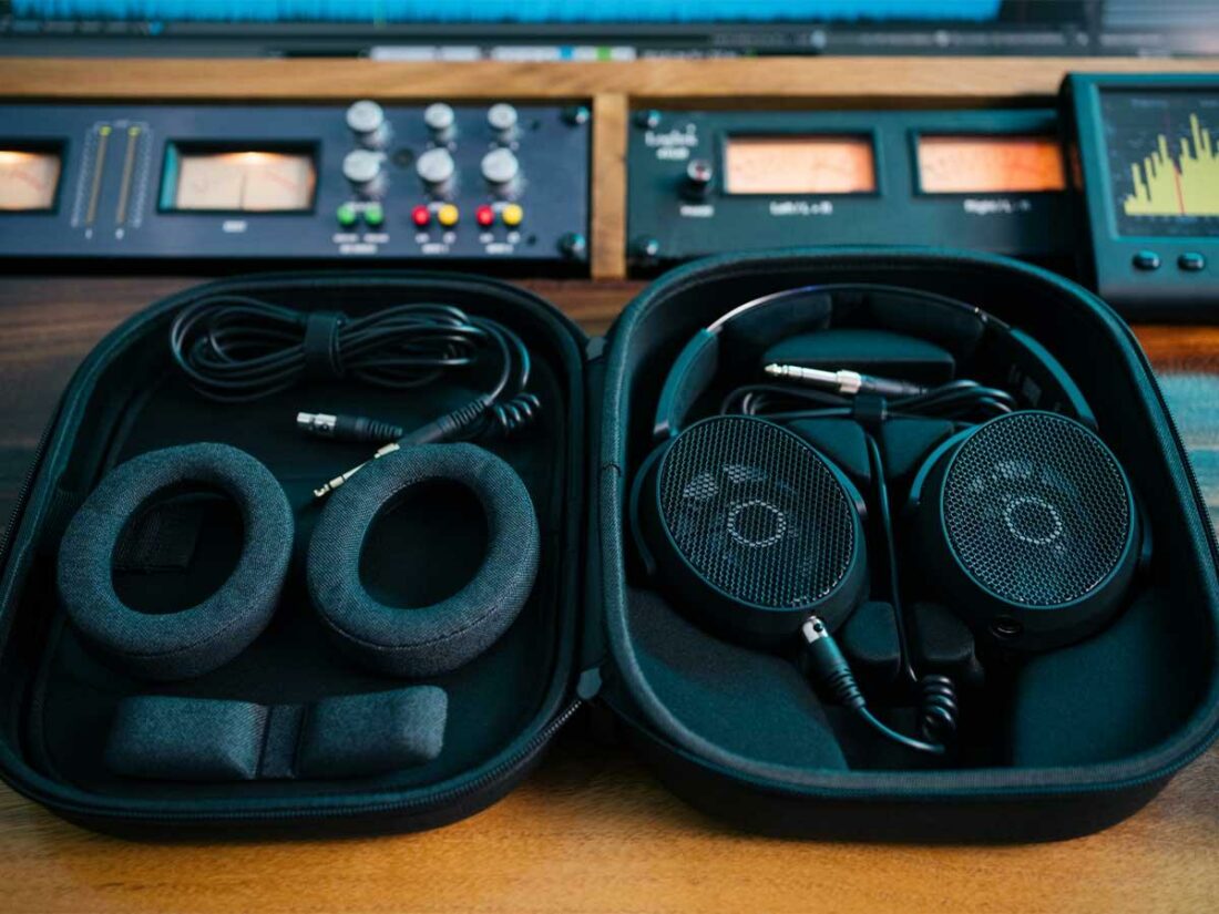 The HD 490 Pro and Pro Plus are identical except for the added accessories. (From: Sennheiser)