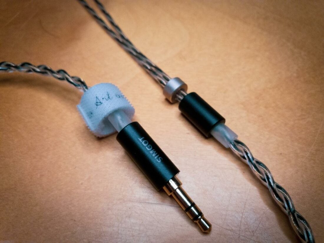 The cable is quite pedestrian but it works well. (From: Rudolfs Putnins)