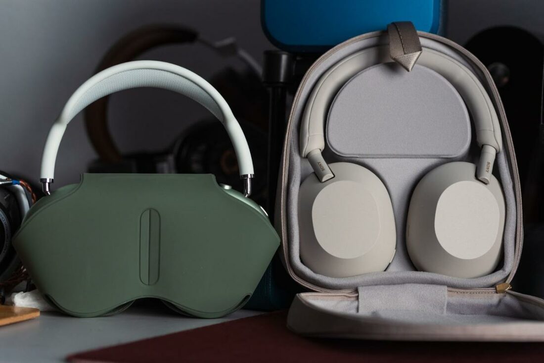 The AirPods Max and Sony WH-1000XM5 in their respective cases. (From: Kazi)