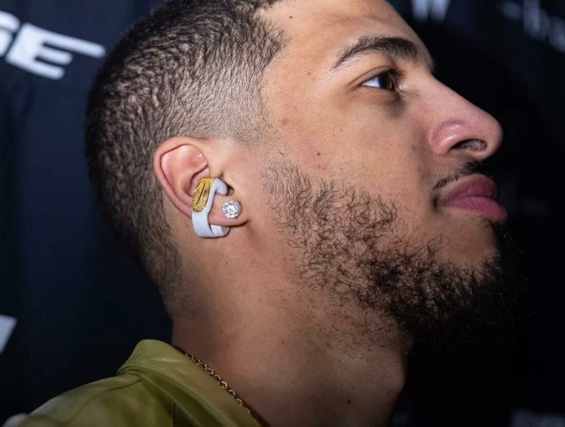 Tyrese Haliburton wearing the gold Bose Ultra Open earbuds. (From: Bose)