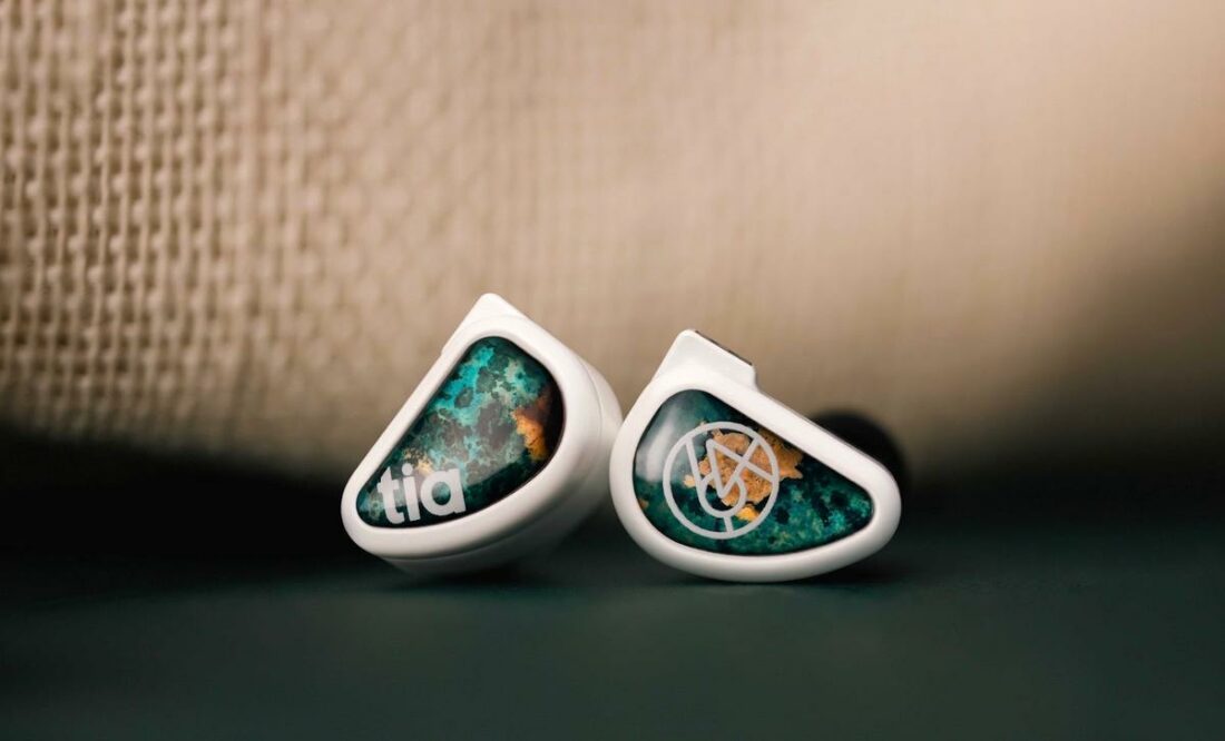 Close look at the 64 Audio Fourté Blanc. (From: 64 Audio)