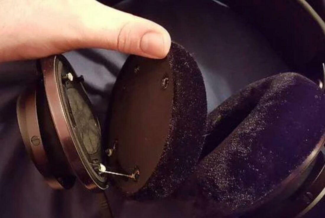 Users have discovered that supposedly-replaceable earpads of the Philips Fidelio X2 were actually glued-on. (From: Reddit)