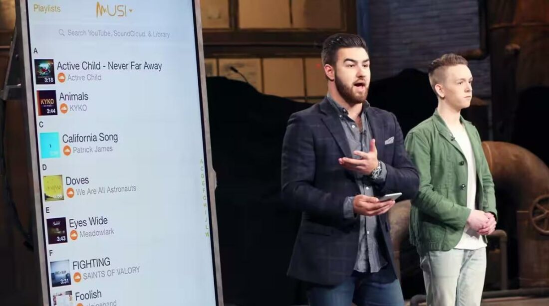 Aaron Wojnowski and Christian Lunny pitching their idea for Musi on Dragon's Den. (From: CBC.ca)