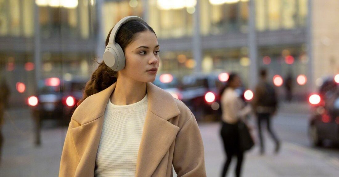 There are more risks associated with wearing noise canceling headphones outdoors. (From: Sony)
