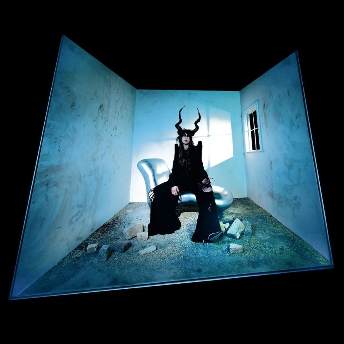 Circuit des Yeux – Halo on the Inside (From Amazon.com)